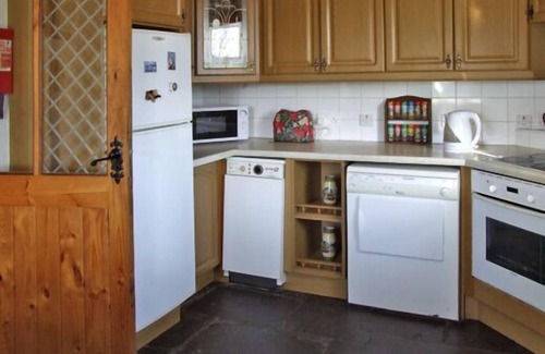 Ballinrobe Cottage | DELIA'S COTTAGE, pet friendly in Ballinrobe, County Mayo