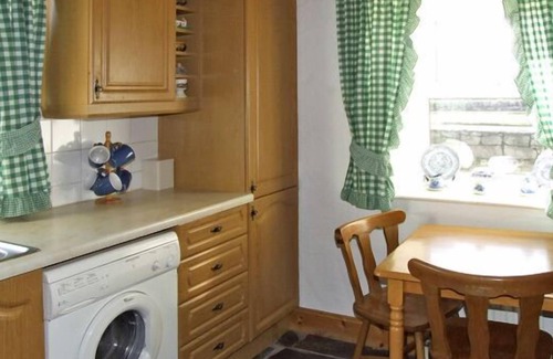 Ballinrobe Cottage | DELIA'S COTTAGE, pet friendly in Ballinrobe, County Mayo