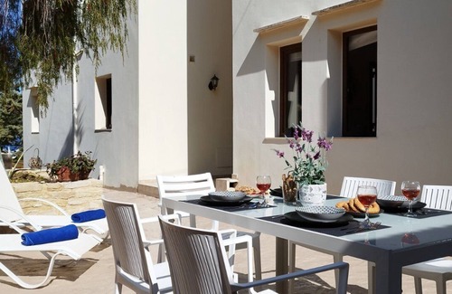Gerani House | "DELIANS LUXURY VILLA" 600 μετρα από την παραλία.ιδιωτική θερμαινόμενη πισίνα!
