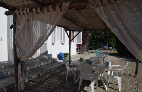 Lacona Apartment | delicious, 5 seats, large outdoor areas with lots of greenery and privacy, children's area