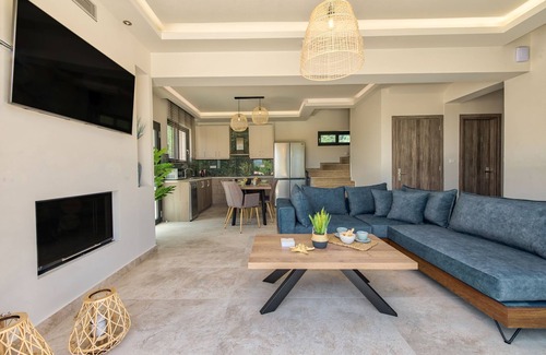 Pantokratoras Villa | Delight Luxury 5 bedroom Villa with private pool