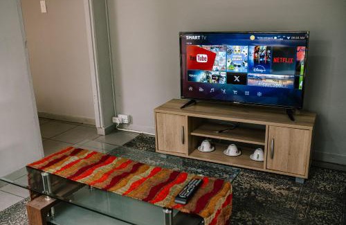 Germiston House | Delightful 1 Bedroom Flat in Germiston with WI-FI