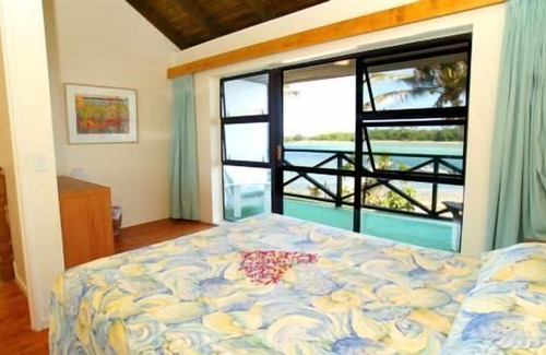 Ngatangiia Apartment | Delightful 2 bedroom waterfront apartment!