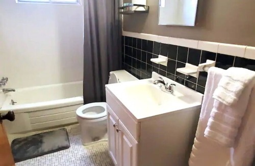 Allen Park House | Delightful 2 bedroom ranch fully furnished!
