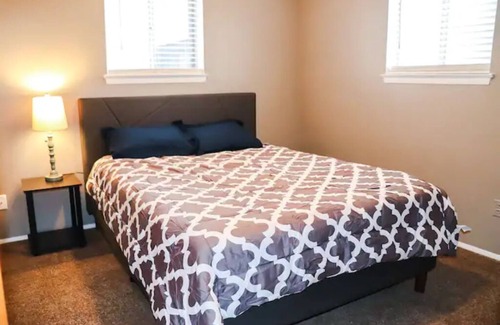 Allen Park House | Delightful 2 bedroom ranch fully furnished!