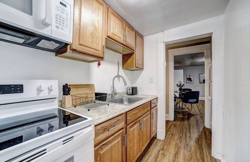 Woodlawn House | Delightful 2-bedroom unit with WiFi in Catonsville