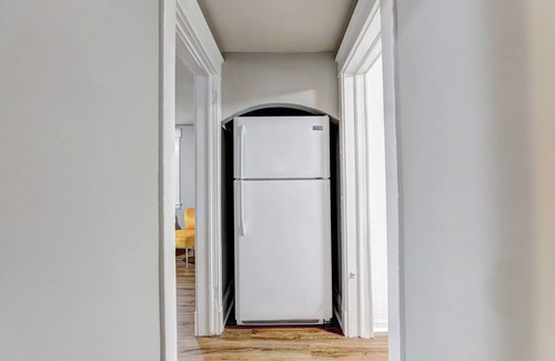 Woodlawn House | Delightful 2-bedroom unit with WiFi in Catonsville