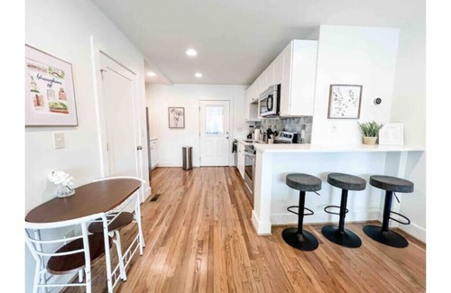 Homewood Condo | Delightful 2 BR Condo Downtown Homewood