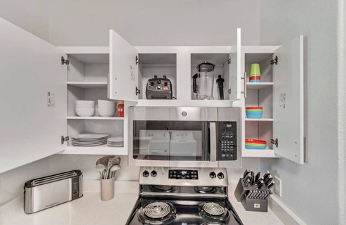 Clearfield Apartment | Delightful 2BR Apt with King Beds, Pool, Fitness Center, and Attached Garage, Close to Hill AFB