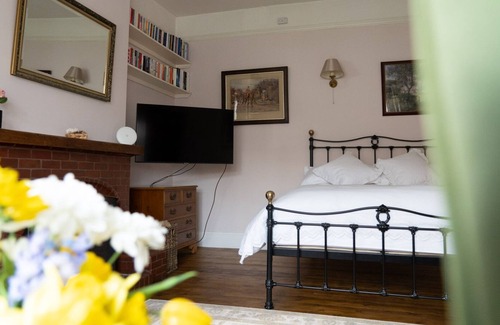 Asfordby Apartment | Delightful apartment fitted to high standard - 3 miles from Melton Mowbray