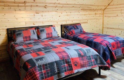Willow Cabin | Delightful Cabin in Willow sleeps 3! Full Bathroom & Kitchen!