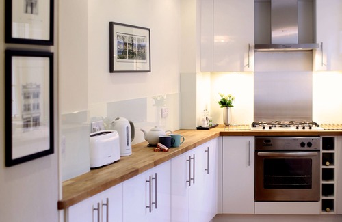 New Town Apartment | Delightful city-centre maindoor flat - bright and sunny with private courtyard