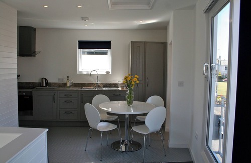 Shaldon Cottage | Delightful Cottage on Shaldon Green, 50m to Beach, Nautical Decor | Sleeps 4-6