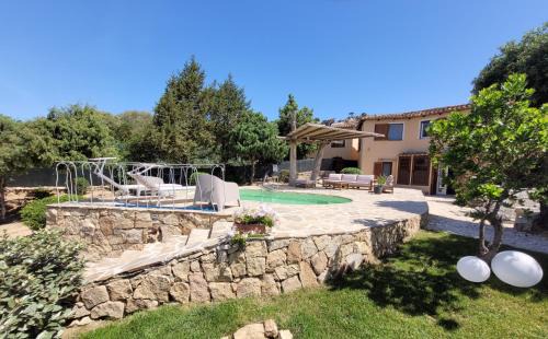 Tiriddo House | DELIGHTFUL COTTAGE WITH POOL