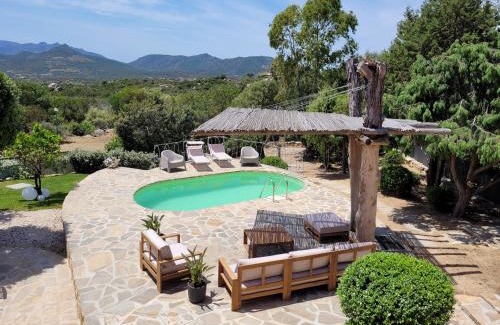 Tiriddo House | DELIGHTFUL COTTAGE WITH POOL