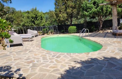 Tiriddo House | DELIGHTFUL COTTAGE WITH POOL