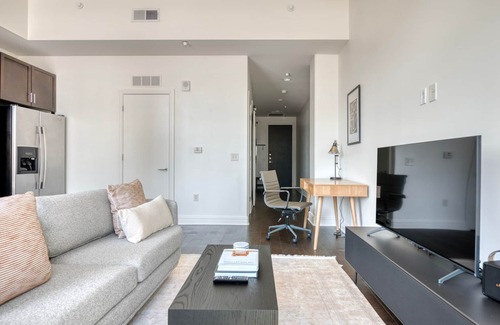 Waller Creek District Apartment | Delightful Downtown 1BR w/Pool, Doorman & Gym, nr River, by Blueground