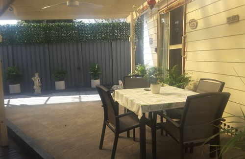 Belrose Cottage | Delightful fully self contained cottage with all amenities included.