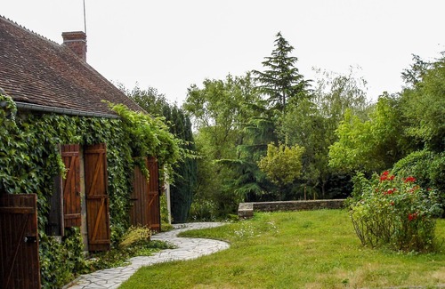 Cerilly House | Delightful holiday home with a large private swimming pool, perfect for families