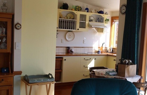 Rolleston Cottage | Delightful home away from home.comfortable, warm and beautiful gardens.