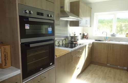 Burmarsh House | Delightful house in Dymchurch. Direct access to Beach. Wi-fi. Pets welcome