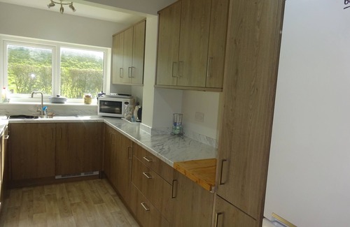 Burmarsh House | Delightful house in Dymchurch. Direct access to Beach. Wi-fi. Pets welcome
