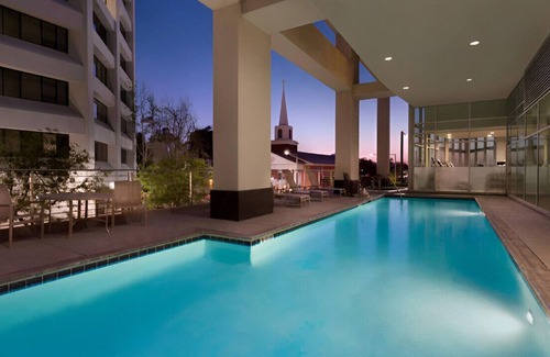 Downtown House | Delightful King Suite for Couples! Bar,Gym,Pool