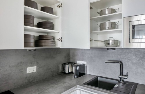 Erdberg Apartment | Delightful Landstraße 1BR w/Pool & Gym, nr U3 Station, by Blueground