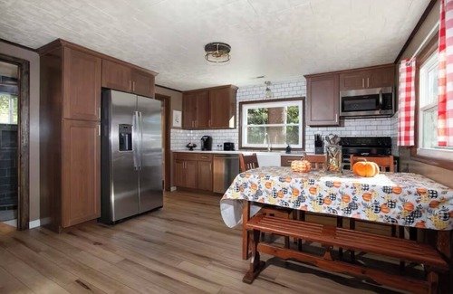 Sevierville Cabin | Delightful Little Bear Cabin with AC in Sevierville - 3 bedrooms available