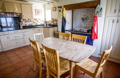 Winterley Cottage | Delightful North Staffs family country cottage