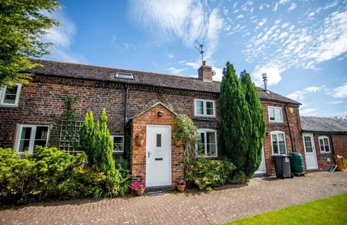 Winterley Cottage | Delightful North Staffs family country cottage