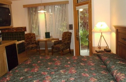 Columbia Falls House | Delightful Studio with Meadow Lake Resort Amenities