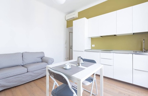 Centro Direzionale Apartment | Delightful Studio Apartment With Balcony