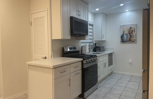 Downtown Apartment | Delightful, Sunny 2-BD 2-Bath Central Glendale, huge balcony and mountain views