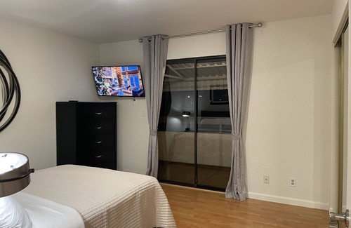 Downtown Apartment | Delightful, Sunny 2-BD 2-Bath Central Glendale, huge balcony and mountain views