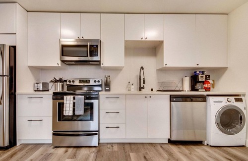 Sunnyvale Apartment | Delightful Sunnyvale 2BR w/Parking, nr Green Spaces, by Blueground