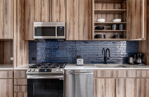 Near West Side Apartment | Delightful West Loop 1BR w/Gym, near Fulton Market & I-90, by Blueground