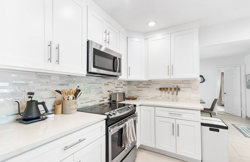 Delray Beach House | Delray Beach Pool/Spa/Putting Green. Minutes to Beach and Atlantic Ave.