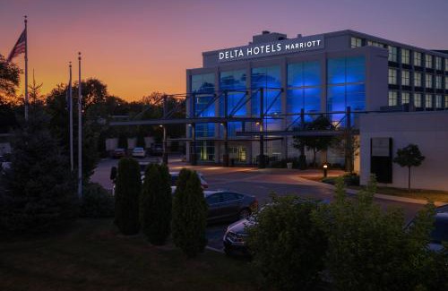 Menomonee Falls Hotel | Delta Hotels by Marriott Milwaukee Northwest