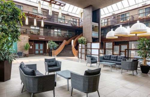 Willow Park Hotel | Delta Hotels by Marriott Calgary South
