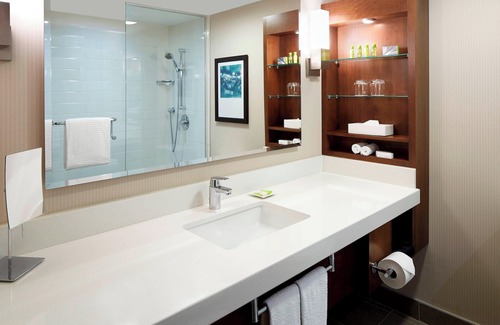 Kingston Hotel | Delta Hotels by Marriott Kingston Waterfront
