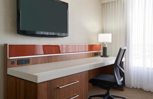Etobicoke Hotel | Delta Hotels by Marriott Toronto Airport & Conference Centre