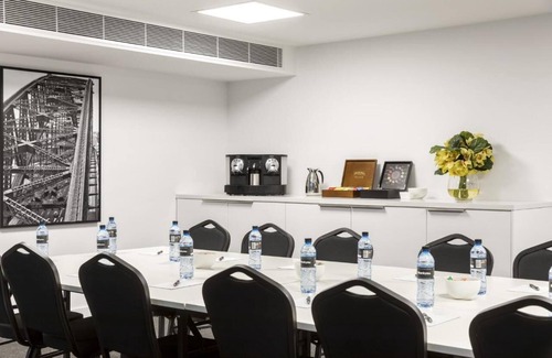 North Sydney Apartment | Deluxe 1 Bedroom Apartment at Miller Street, North Sydney