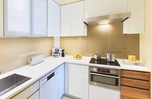Otemachi Apartment | Deluxe 2 Bedroom Apartment Near Mitsukoshimae Metro Tokyo Japan