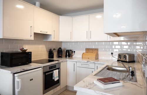 Galway Apartment | Deluxe 2 bedroom Sea View apartment in Salthill, Galway