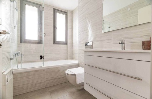 Mea She'arim Apartment | Deluxe 2 Bedrooms Garden Parking City Center