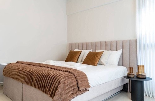 Mea She'arim Apartment | Deluxe 2 Bedrooms Garden Parking City Center