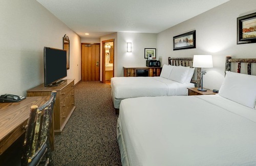 Johnston Hotel | Deluxe 2 Double near I-35 in Johnston! Stoney Creek, Free Breakfast | 2 Units