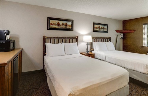 Johnston Hotel | Deluxe 2 Double near I-35 in Johnston! Stoney Creek, Free Breakfast | 2 Units