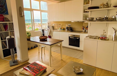 Alges Apartment | Deluxe 3-bedroom Duplex with stunning Lisbon views
